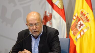 Castilla y León reduce todos los aforos al 50% y obliga a usar mascarilla en las piscinas