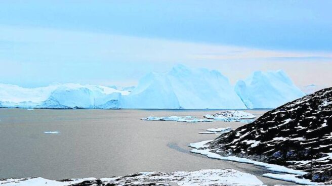 Icebergs cerca de un glaciar en Groenlandia