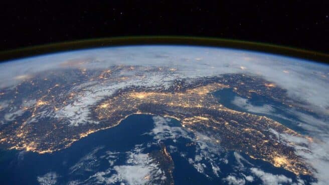 'Desplazamiento polar': el movimiento que 'vuelca' la Tierra sobre su eje de rotación Planeta Tierra.