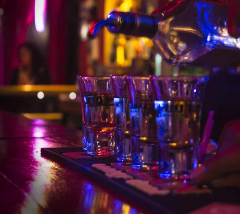 Marbella cerrará de noche las playas para evitar fiestas y barbacoas