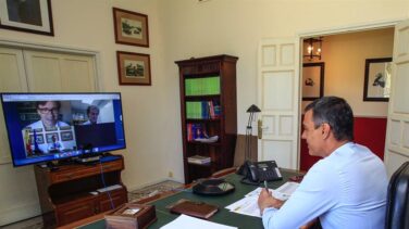 Sánchez 'suspende' sus vacaciones y vuelve a Moncloa en plena escalada de brotes