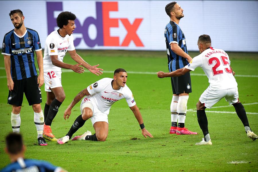 Diego Carlos, autor del tanto de la victoria para el Sevilla.