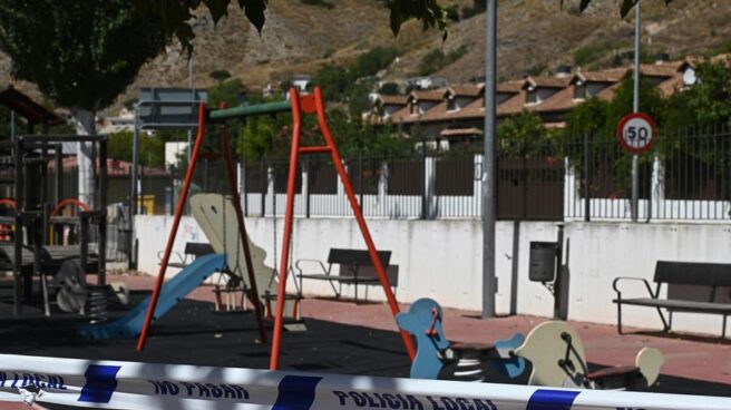 Parque infantil clausurado en la localidad madrileña de Tielmes.