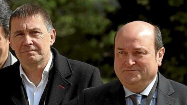 Bildu y Vox, los vetos cruzados que facilitan gobiernos en Euskadi y los 'arruinan' en Madrid