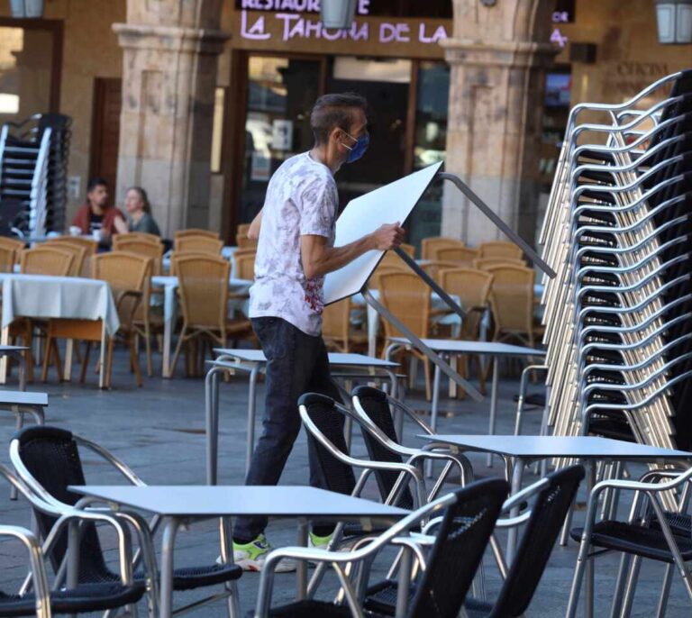 El “desánimo” expulsará a 200.000 personas del mercado de trabajo este año