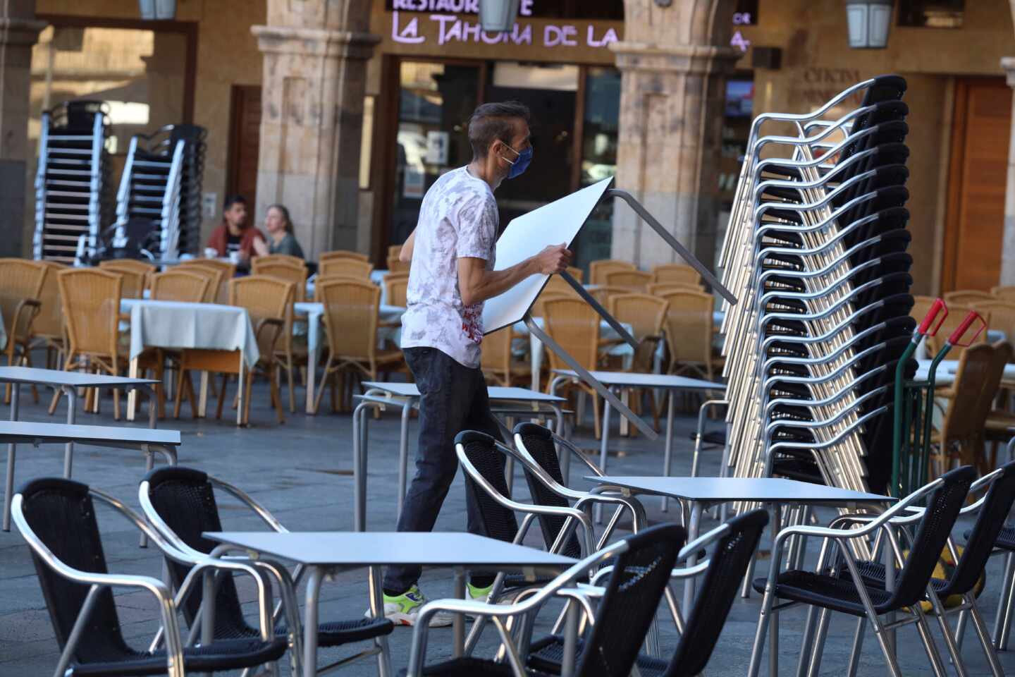 El “desánimo” expulsará a 200.000 personas del mercado de trabajo este año