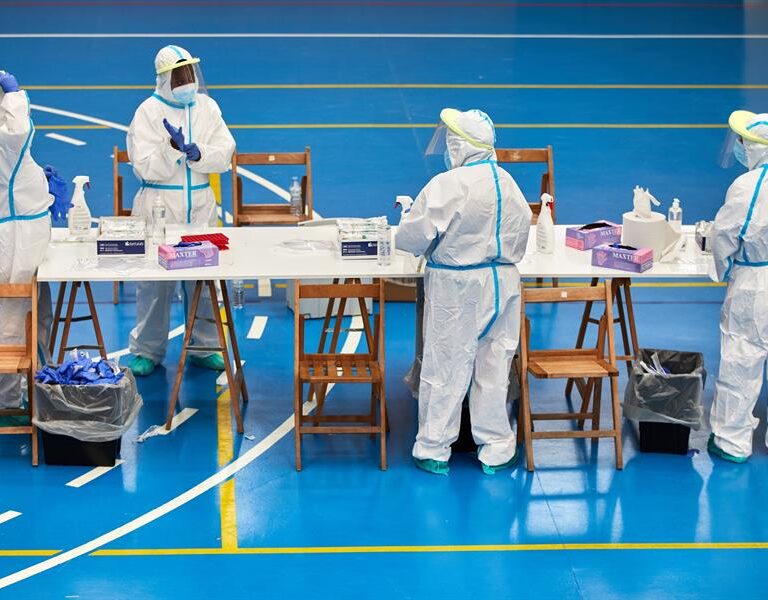 Sanidad registra 26.560 nuevos positivos y 98 muertos en el fin de semana