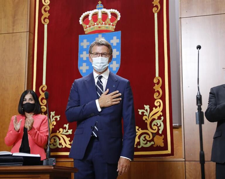 Feijóo promete su cargo por cuarta vez apelando a la "moderación" y a la "cogobernanza"