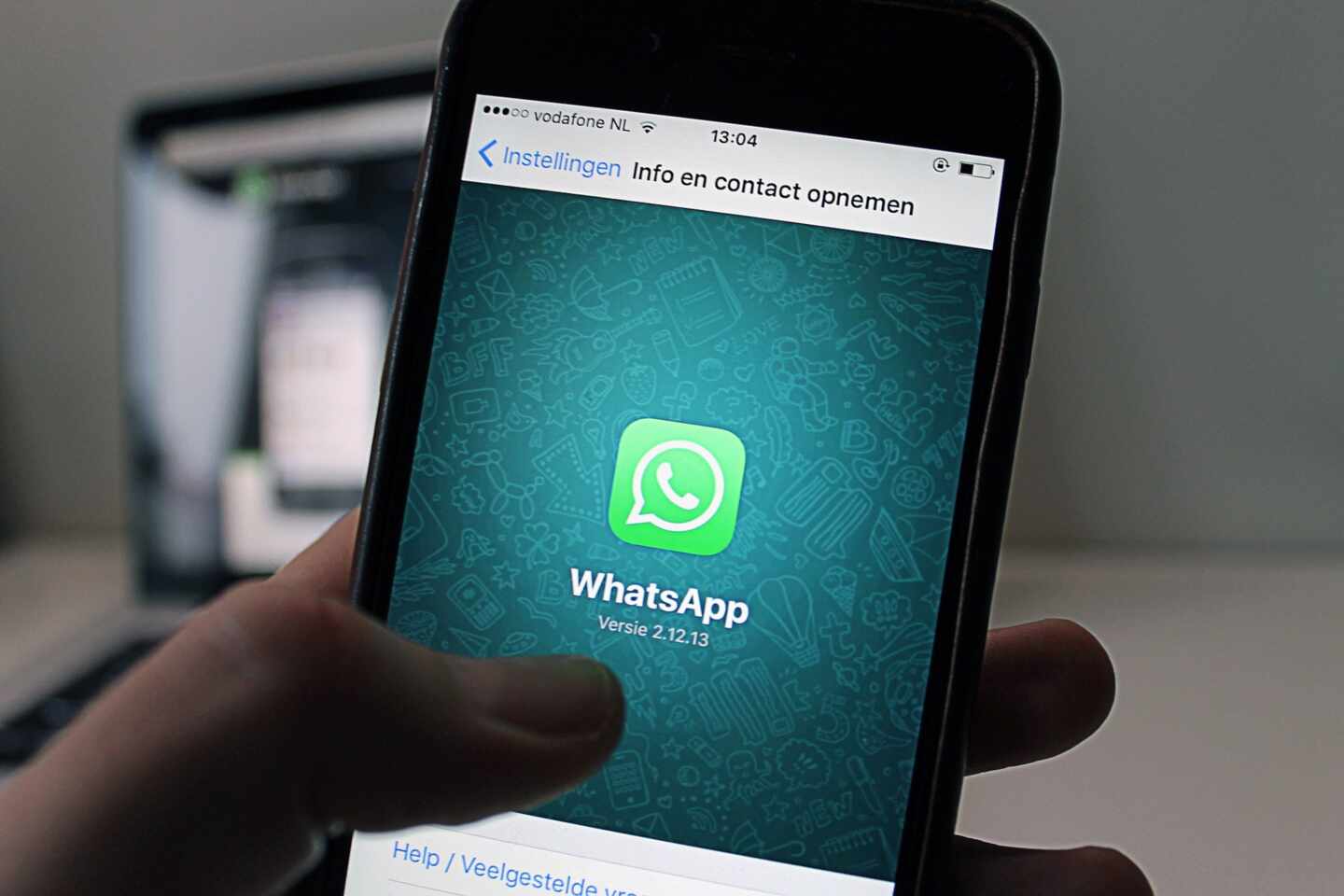 Vuelven los mensajes de WhatsApp que bloquean la 'app' de mensajería