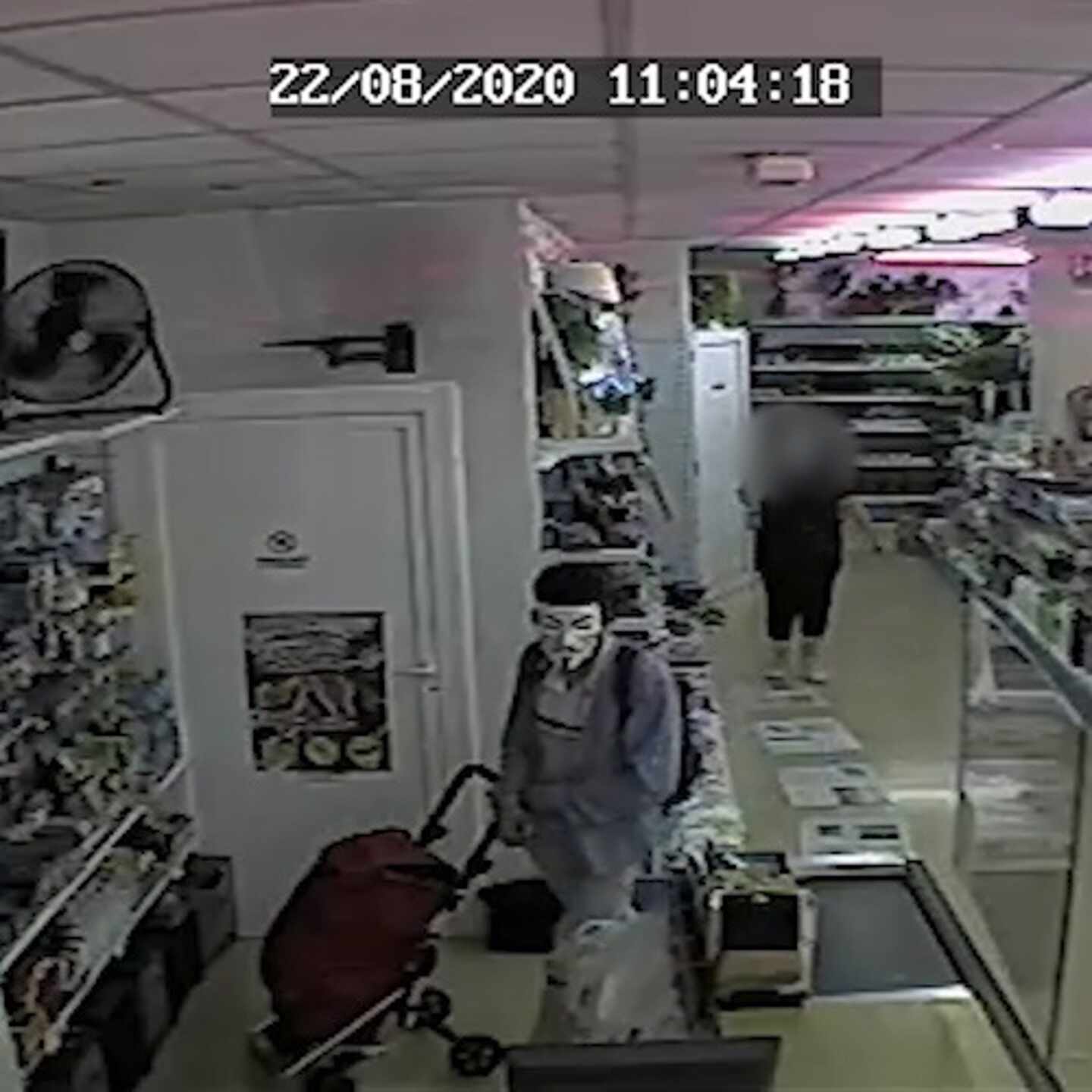 Detenido por atracar una tienda con una mascara de 'Anonymous' y una pistola falsa