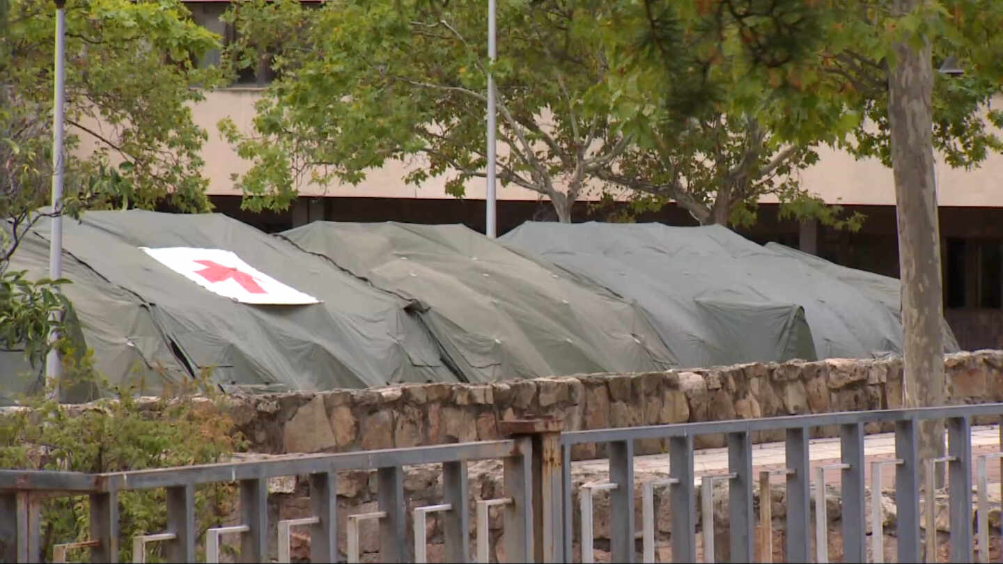 El hospital Gómez Ulla instala unas tiendas provisionales en previsión del crecimiento de la pandemia