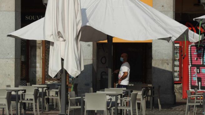 Una terraza vacía en la Plaza Mayor de Madrid.