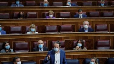 Iglesias acusa al PP de poner la Corona por encima del Parlamento