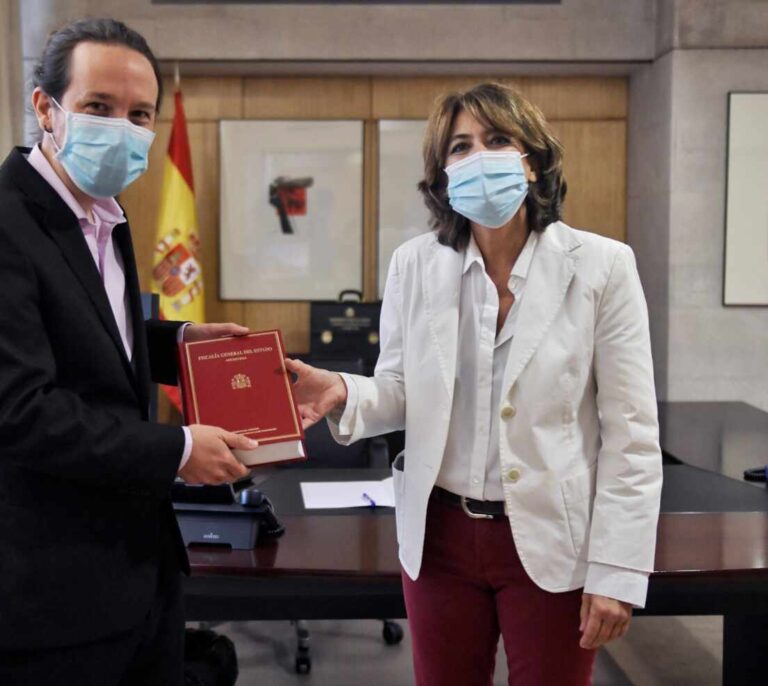 El vicepresidente Iglesias marca el paso a los suyos: avanzar hacia la República