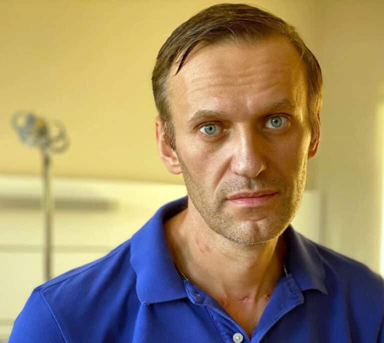 El opositor ruso Navalny recibe el alta hospitalaria