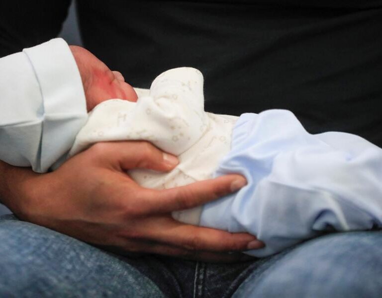 Los contagios de coronavirus entre bebés aumentan un 50% desde julio