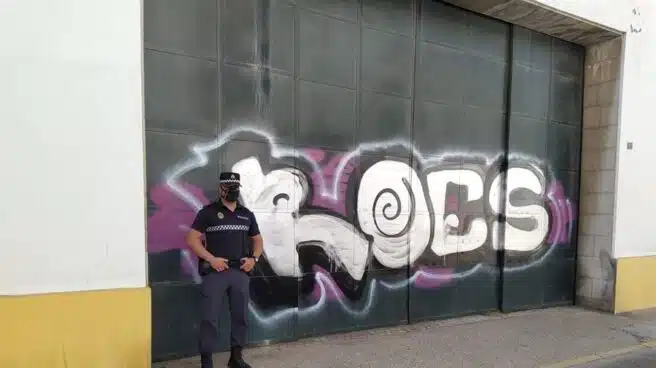 El policía que declaró la guerra a los grafiteros: "El ego es su punto débil"