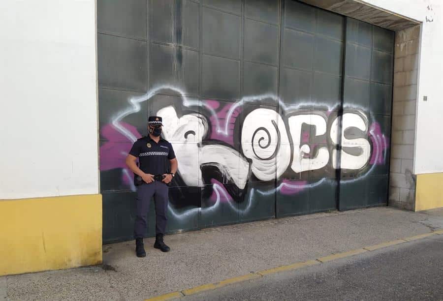 El policía que declaró la guerra a los grafiteros: "El ego es su punto débil"