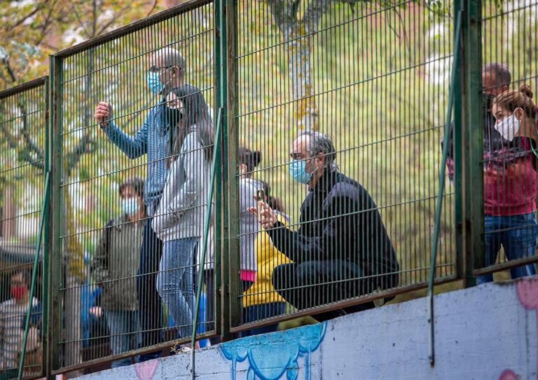 "La vuelta al cole ha sido más complicada por los padres que por los niños"