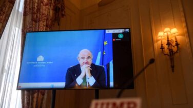 Guindos considera "urgente" que haya fusiones bancarias en España