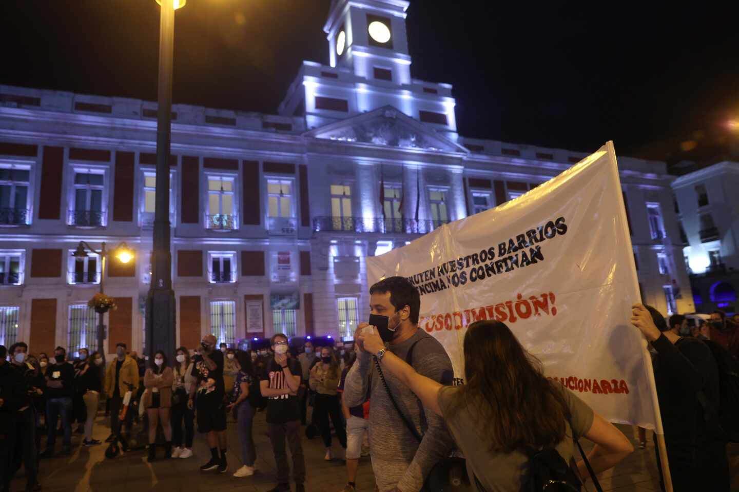Protestas en la Puerta del Sol por las medidas "clasistas" de Díaz Ayuso