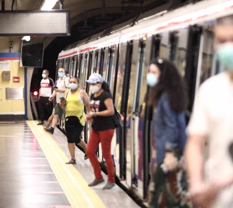 Detenido un individuo tras amenazar con un cuchillo a viajeros del Metro de Madrid