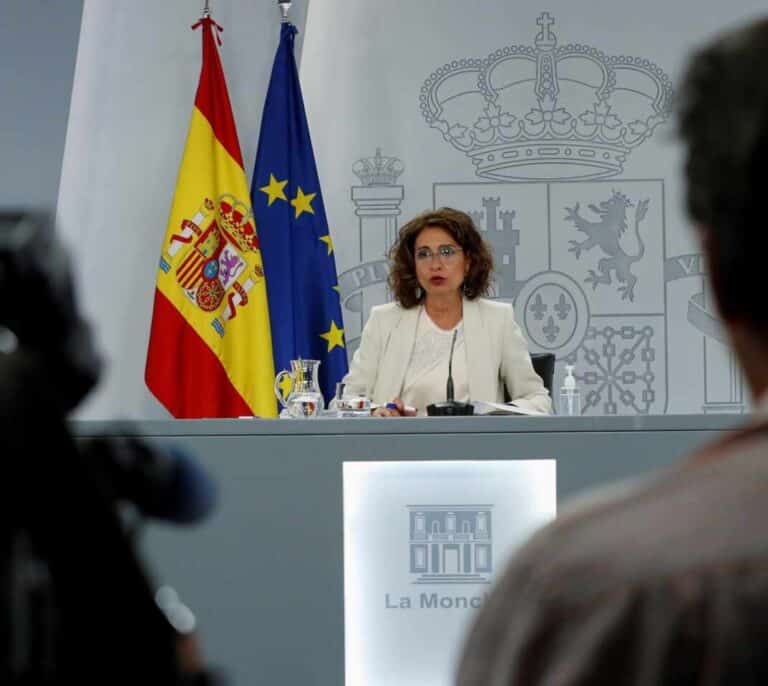 Hacienda transferirá los 2.000 millones para educación cuando ya ha comenzado el curso