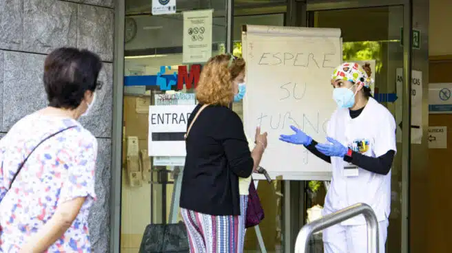 La angustia de los médicos de primaria en Madrid: "Esta ola es un tsunami"