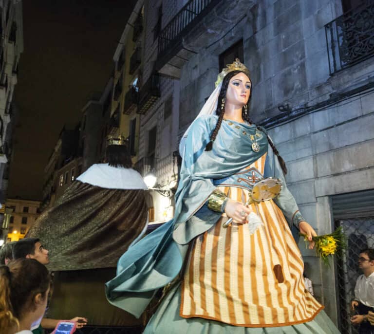 La Generalitat deja en manos de Colau el control de la pandemia en las fiestas de la Mercè