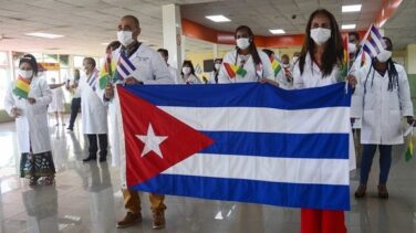 El lado oscuro de las misiones médicas: 622 sanitarios contra Cuba ante la ONU