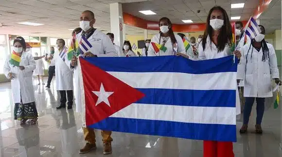El lado oscuro de las misiones médicas: 622 sanitarios contra Cuba ante la ONU
