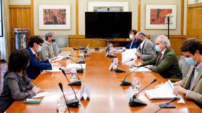 Reunión entre el Ministerio de Sanidad, liderado por Salvador Illa, y la Consejería de Sanidad de la CAM, con Enrique Ruiz Escudero.