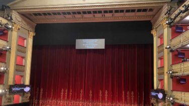 Suspenden la función del Teatro Real por las protestas del público: "Estaba lleno como antes del Covid-19"