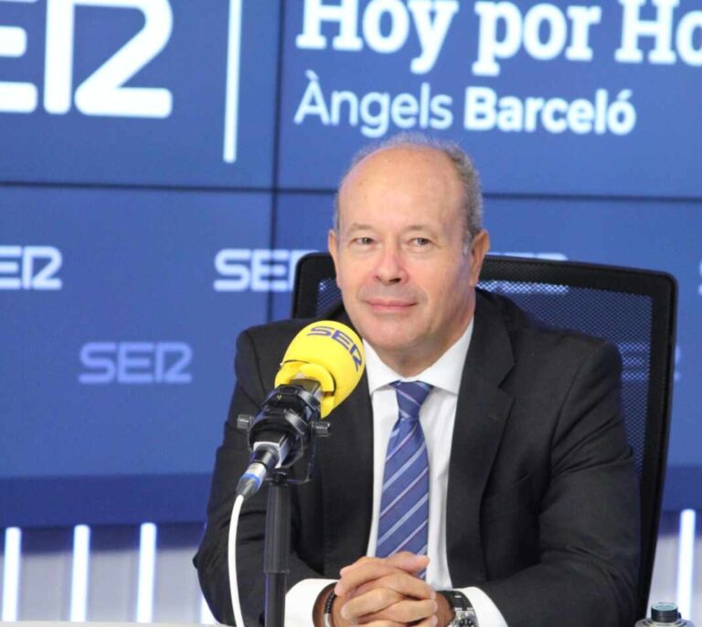 Campo pide "normalizar" la ausencia de Felipe VI en Barcelona