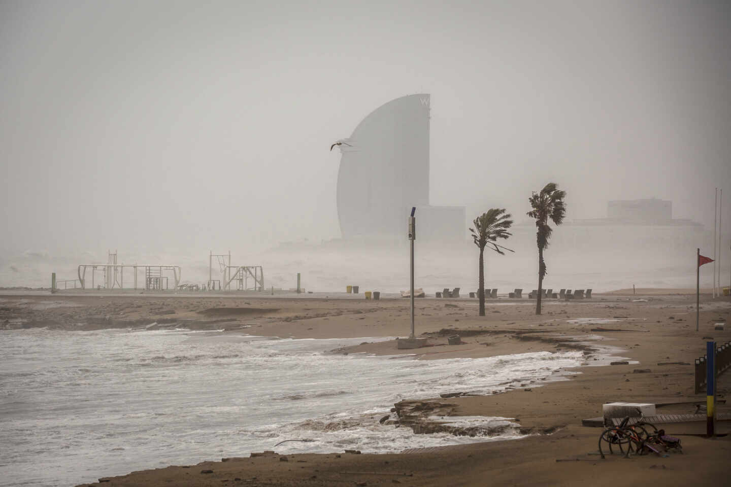 Valencia, Cataluña y Baleares, en alerta naranja por viento y olas de hasta cuatro metros