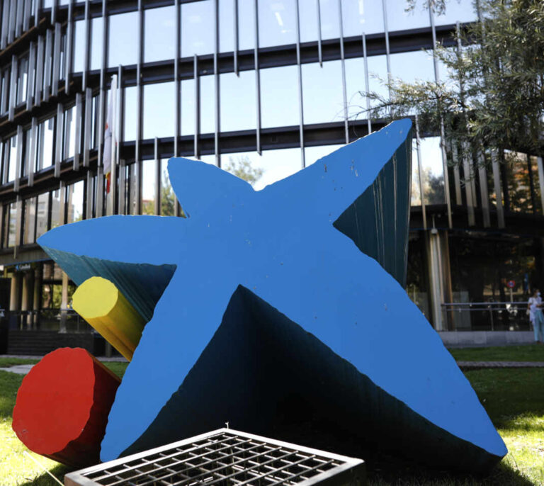 La mitad de las salidas del ERE de CaixaBank serán de trabajadores menores de 50 años
