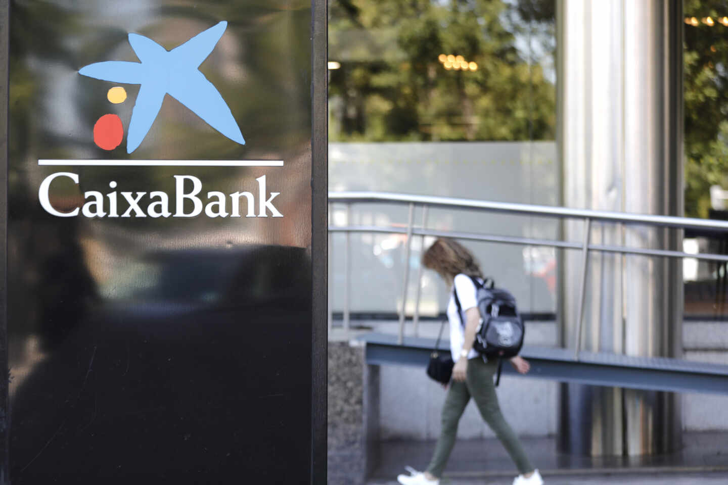 La Justicia también tumba las comisiones por ingresos en ventanilla de CaixaBank