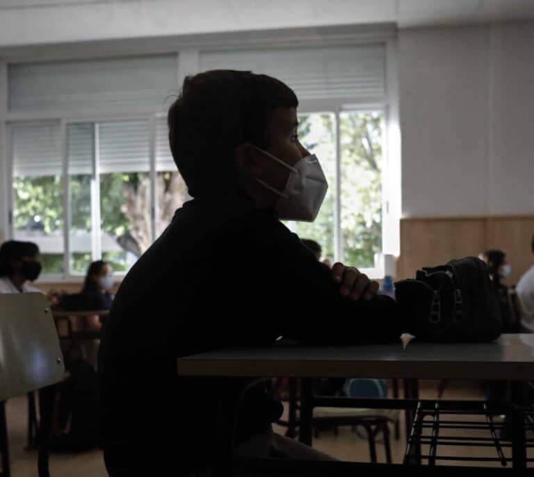 Cómo actuar si hay un positivo en la clase de tu hijo