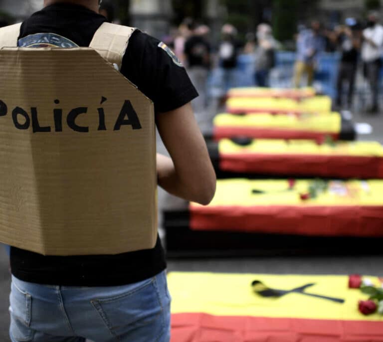 "Nosotros somos las víctimas": Los policías y guardias civiles, contra el pésame de Sánchez al etarra