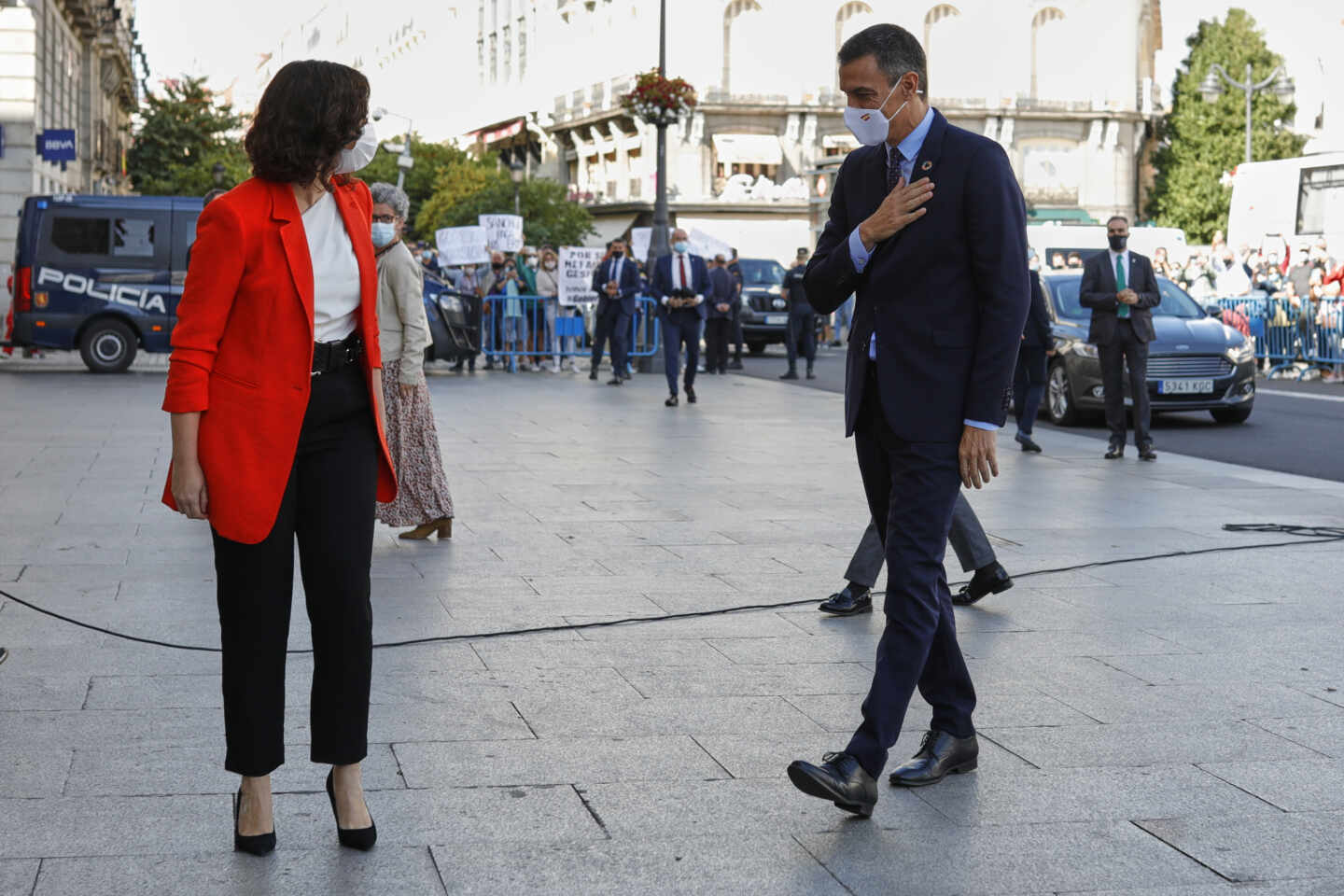Pedro Sánchez se reúne en la Puerta del Sol con Isabel Díaz Ayuso