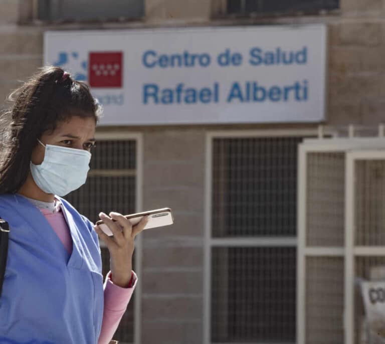 Sanidad notifica 31.785 casos de Covid-19 este fin de semana y 179 muertes más