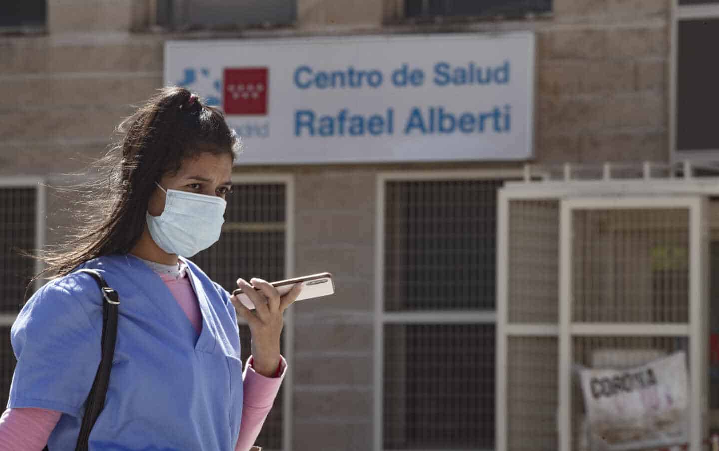 Sanidad notifica 31.785 casos de Covid-19 este fin de semana y 179 muertes más