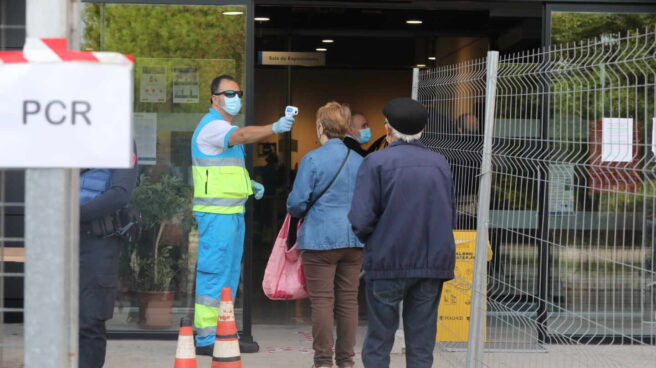 Comienza la realización de test de antígenos en Puente de Vallecas