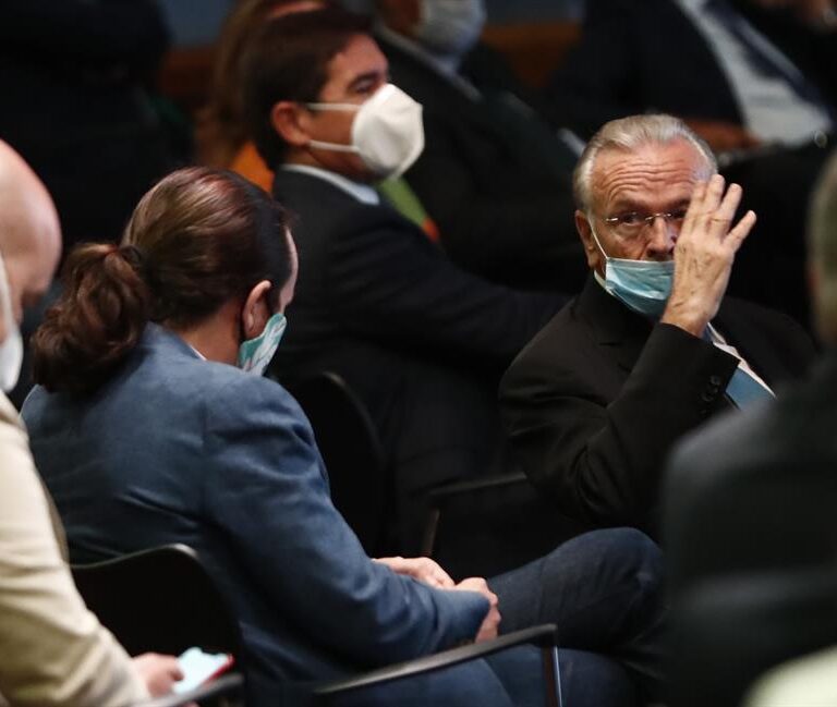 Fainé gana la partida: la jugada definitiva del 'último mohicano' de la banca española