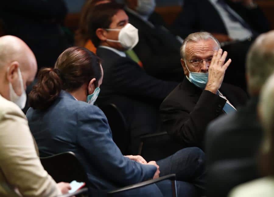 Fainé gana la partida: la jugada definitiva del 'último mohicano' de la banca española