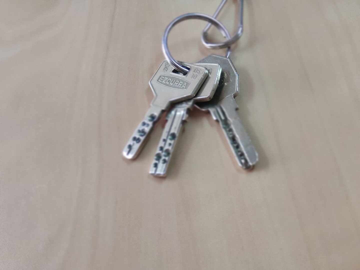 Unas llaves en una mesa
