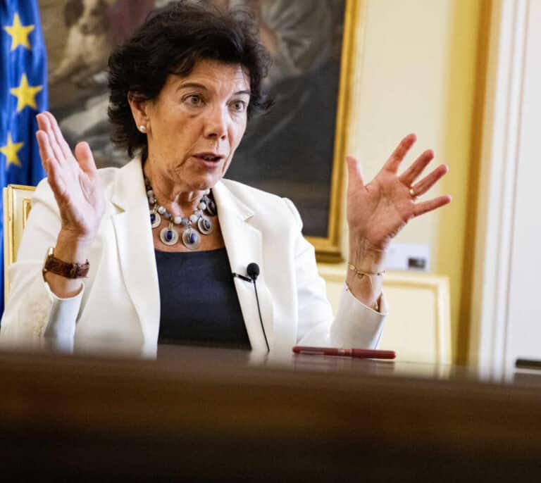 "No tendremos los 500.000 ordenadores antes de Navidad y las Comunidades lo saben"