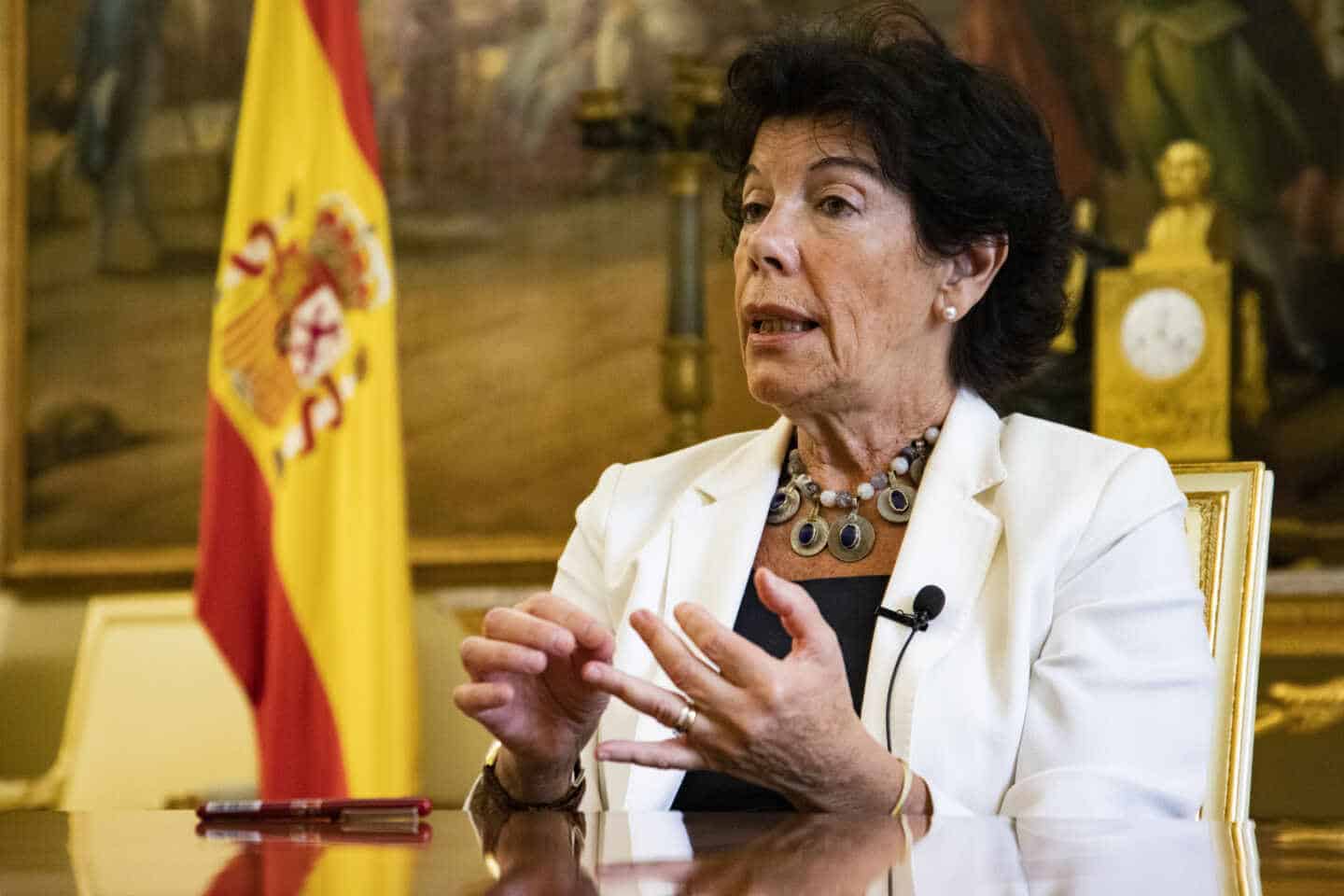 La ministra de Educación, Isabel Celaá, en una entrevista con El Independiente en el Ministerio