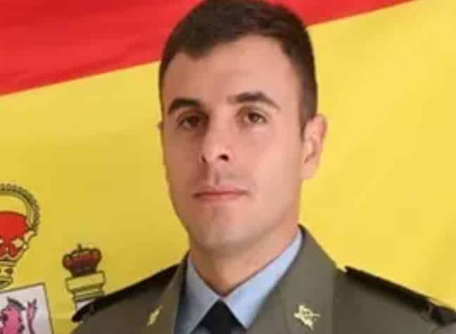 Un legionario salva la vida de un hombre que se atragantó en un restaurante de Badajoz