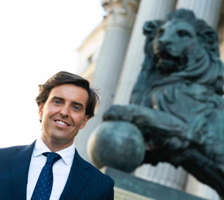 "¿Nos tenemos que acostumbrar a que el presidente del Gobierno nos mienta sistemáticamente?"